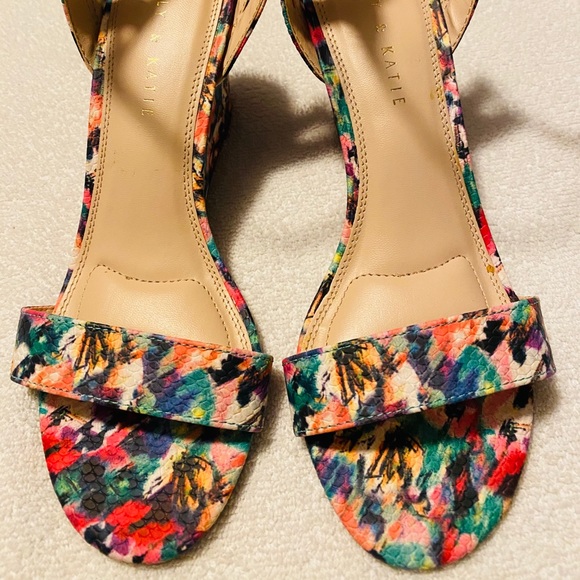 Kelly & Katie Shoes - Brand New Stylish Wedges By KELLY & KATIE - box 28